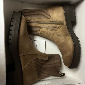 NEW!! Dolce Vita Women's Orelia Mushroom Color Stretch Knit Booties Size 6